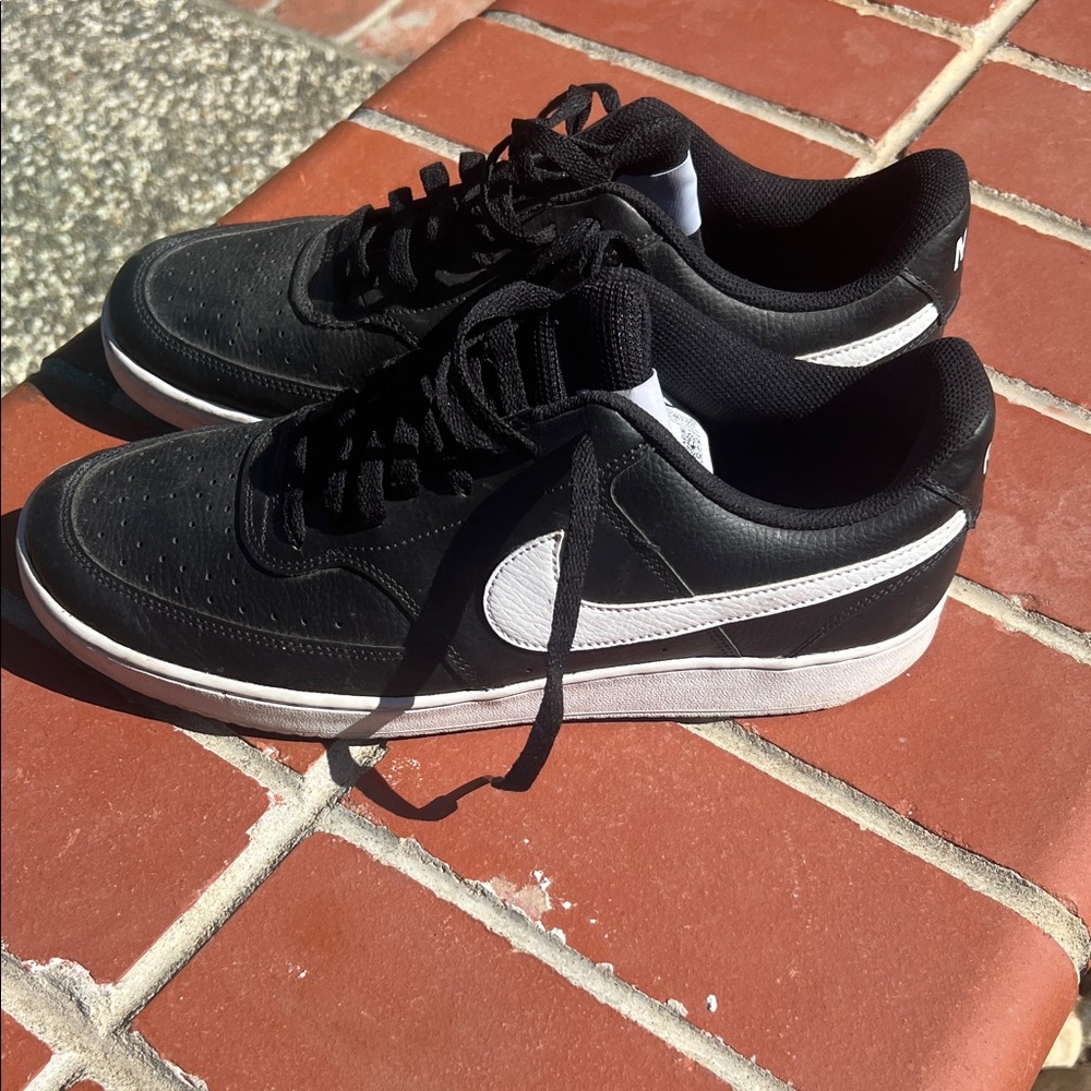 Nike Men's Black and White Sneakers